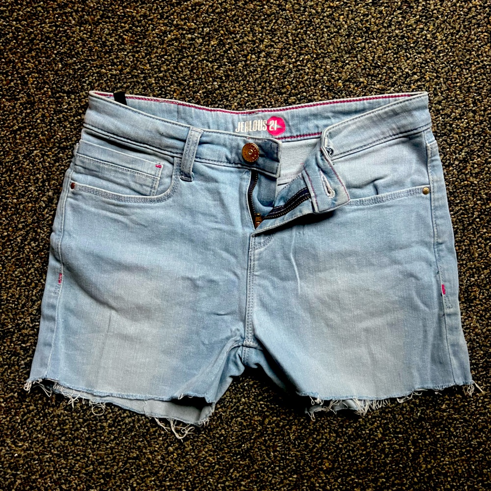 Low waisted shorts; Size 28